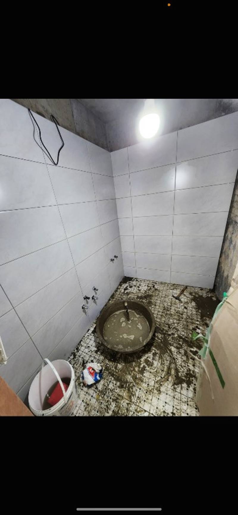 산남동 해솔마을 샤워기 수전 주변 배부른 타일 긴급 해체 및 당일 원상복구