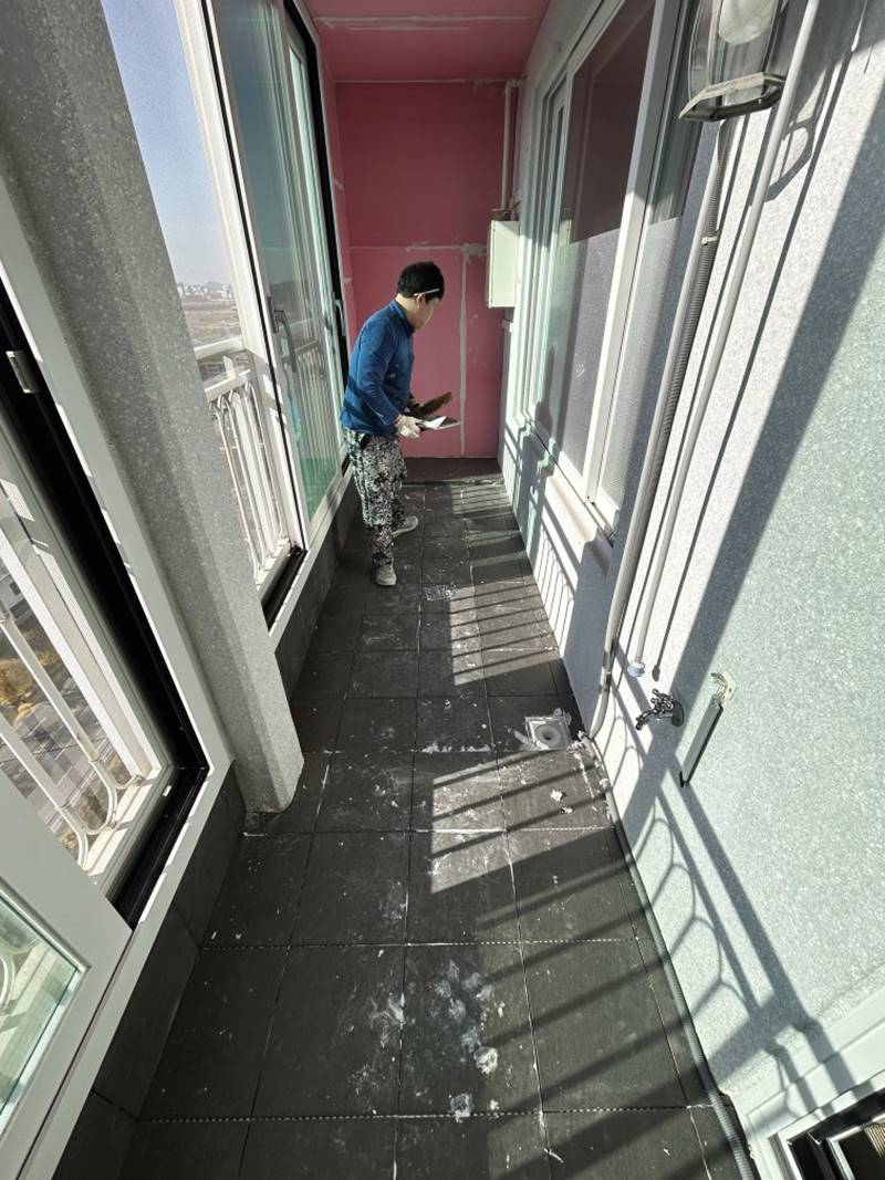 일산 인근 병원·치과·의원 대기실 및 원내 화장실 바닥타일 깨짐 야간 보수